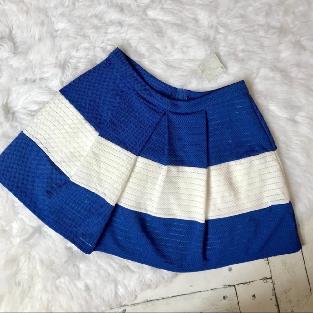 NWT Soprano Navy Blue & White Skirt Sz L